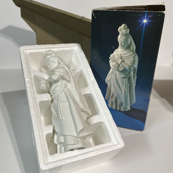 Vintage Avon Nativity Collectibles Magi Kaspar White Porcelain‎ Figurine 1982 - Picture 6 of 9